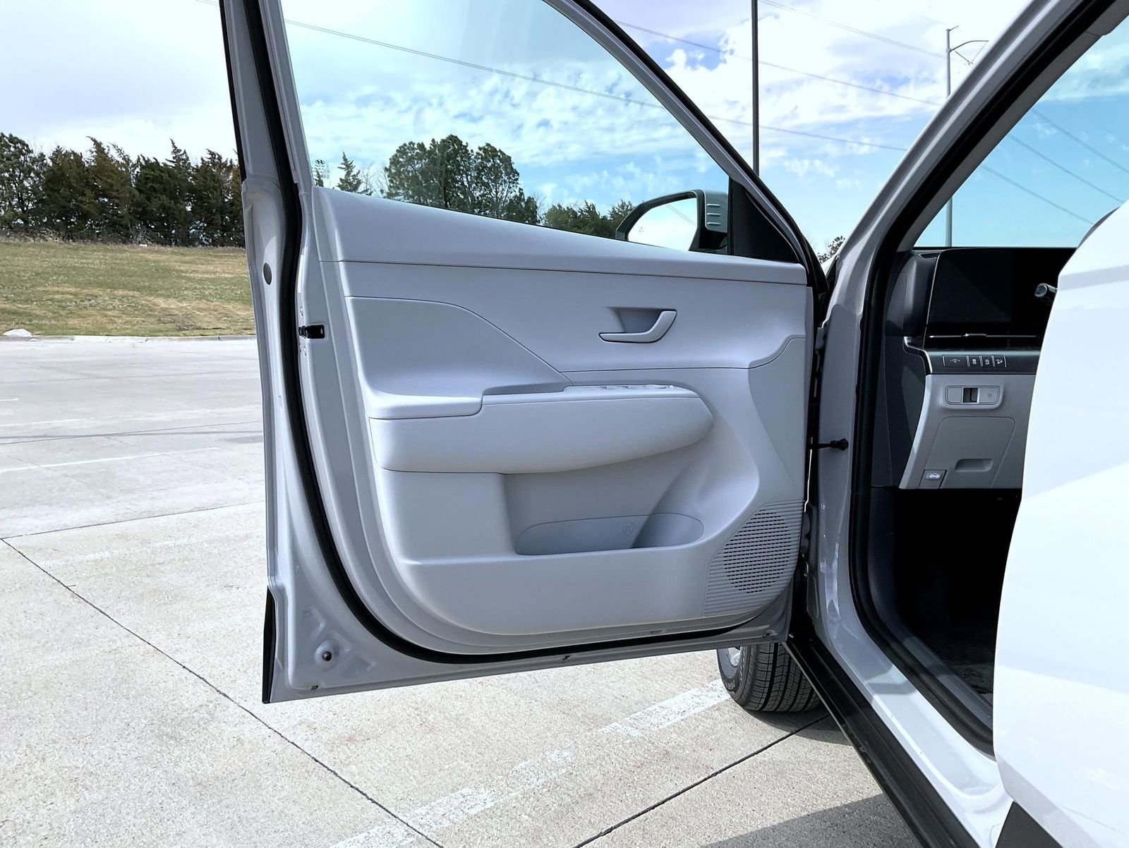 New 2026 Hyundai Kona SE AWD/4WD image 9