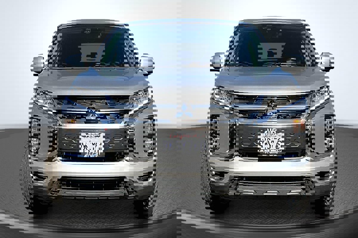 Used 2021 Mitsubishi Outlander Sport SE image 3