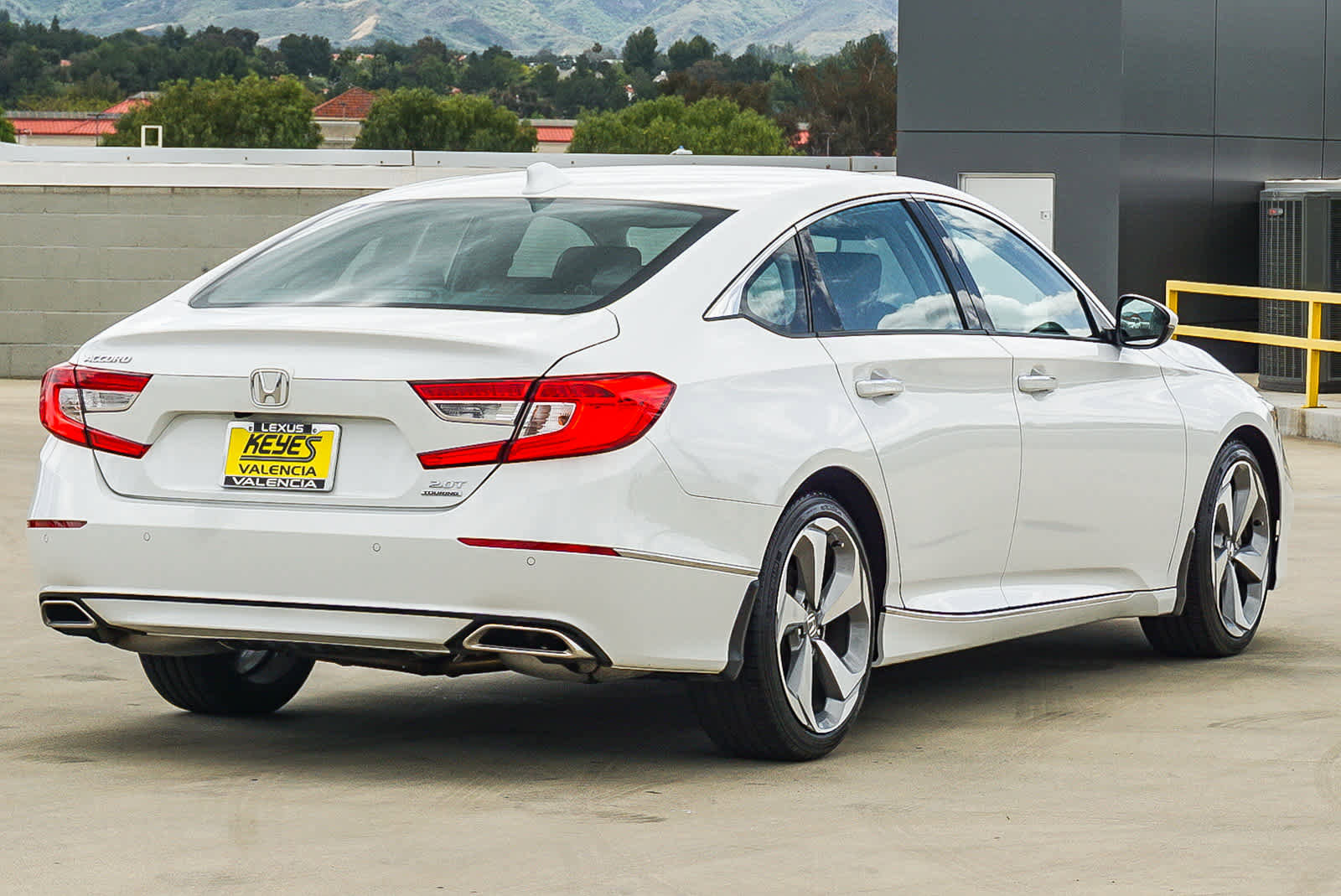 Used 2019 Honda Accord Touring image 4