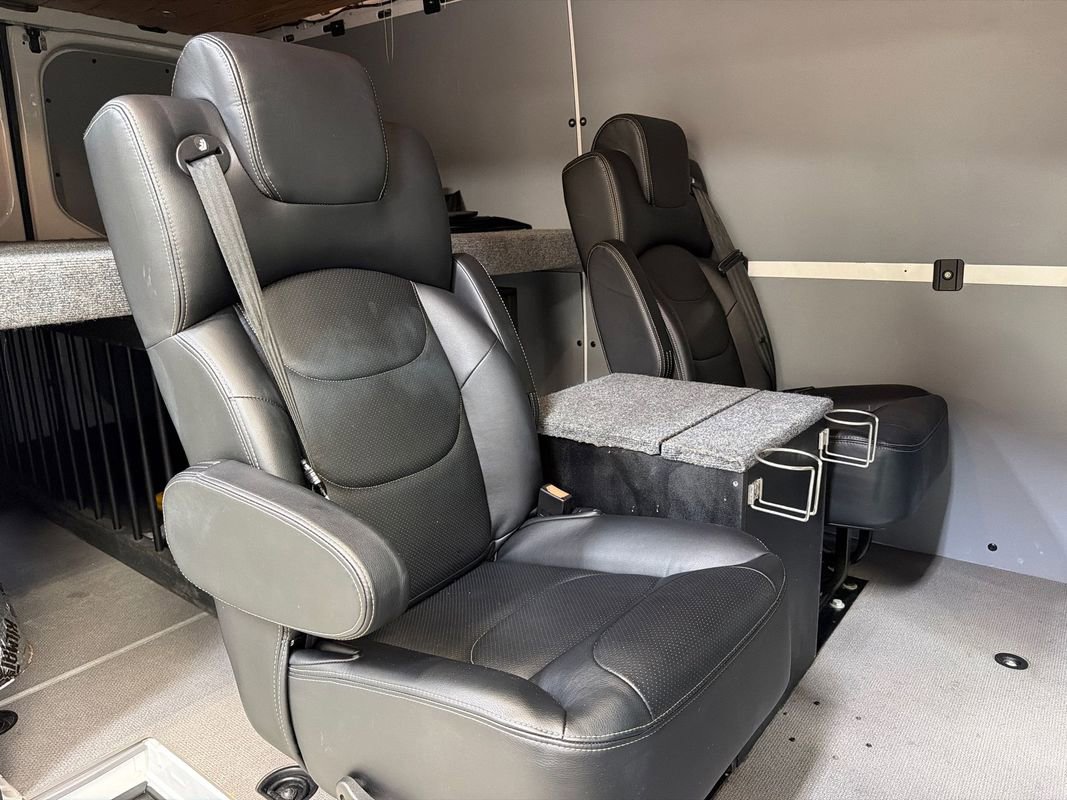 Used 2020 Mercedes-Benz Sprinter 2500 image 40