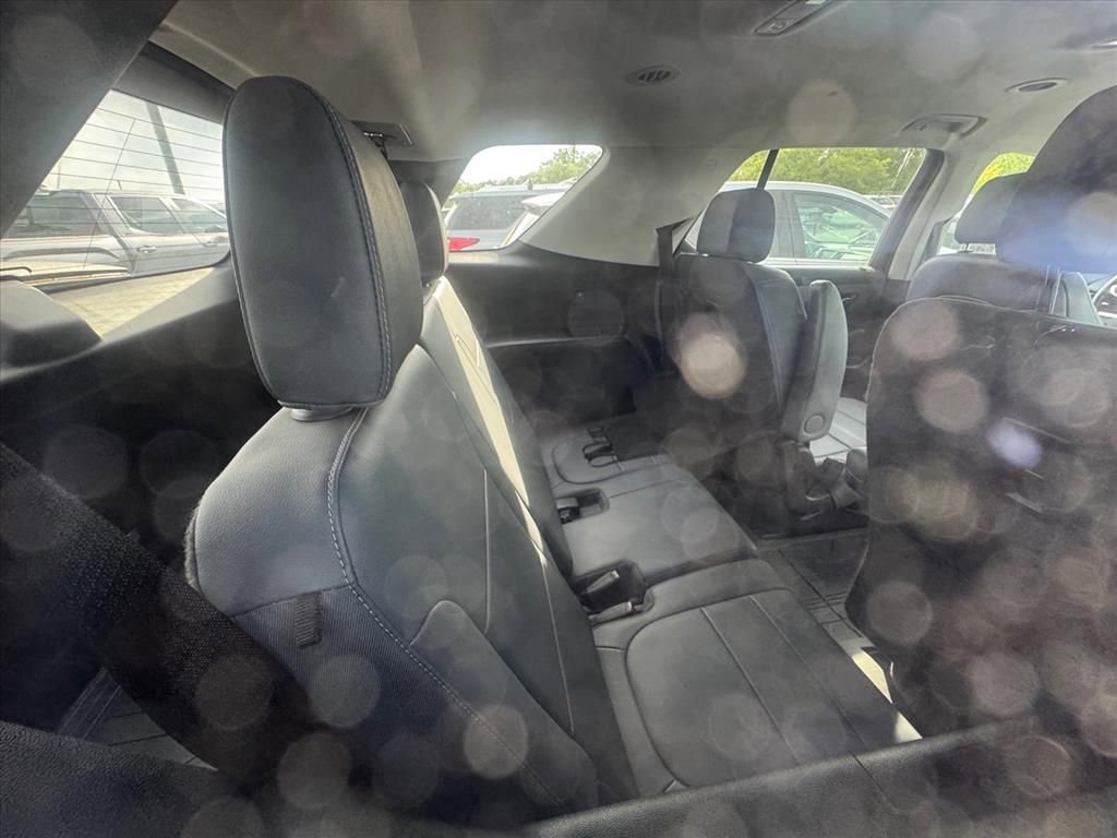 Used 2021 Chevrolet Traverse LT w/ LPO, Floor Liner Package image 4