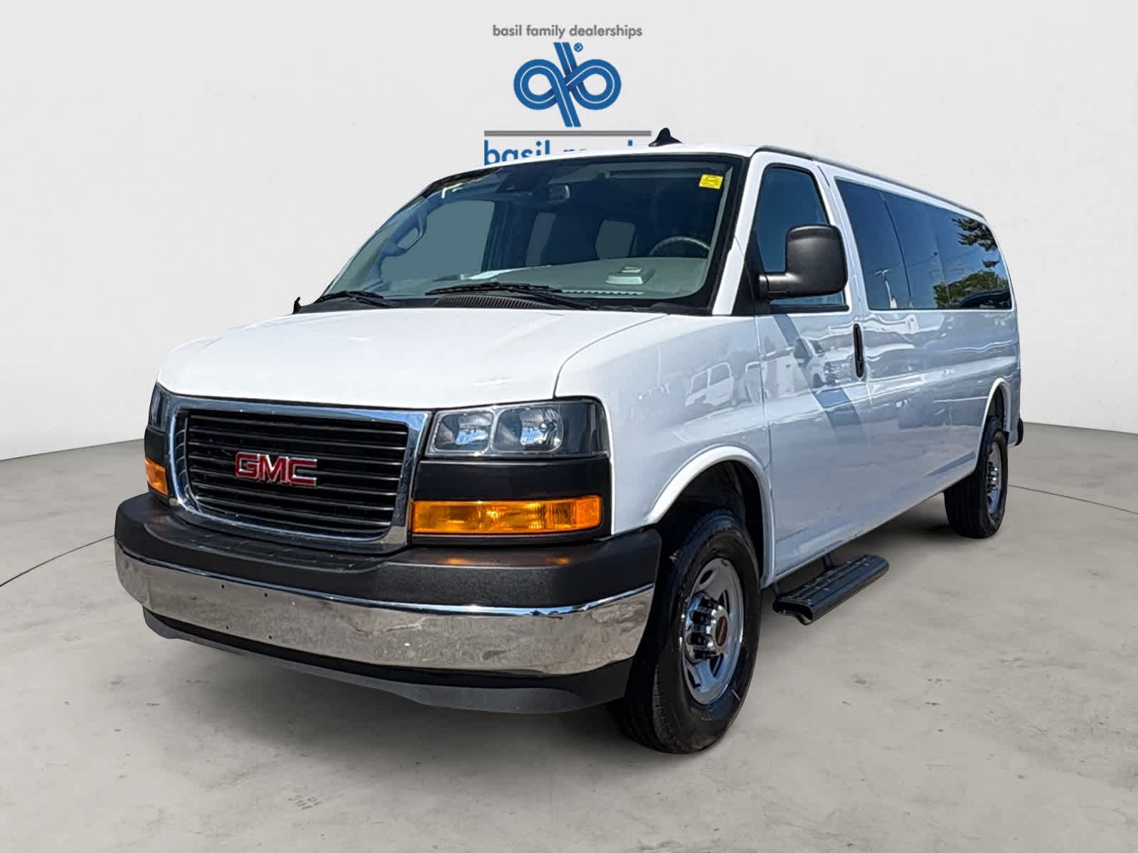 Used 2025 GMC Savana 3500 LT w/ LT Preferred Equipment Group RWD image 2