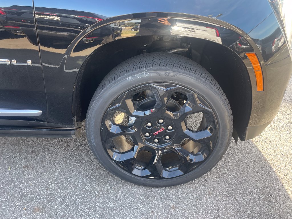 New 2026 GMC Yukon XL Denali w/ Sun & Power Step Package AWD/4WD image 4