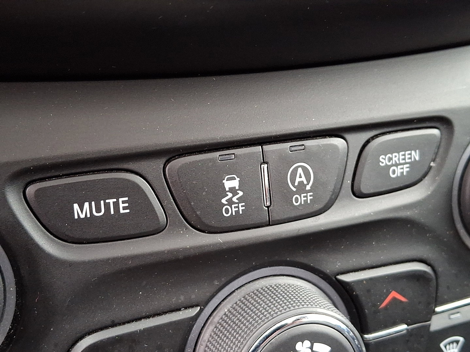 Certified 2022 Jeep Cherokee Latitude Lux w/ Sun & Sound Group image 30