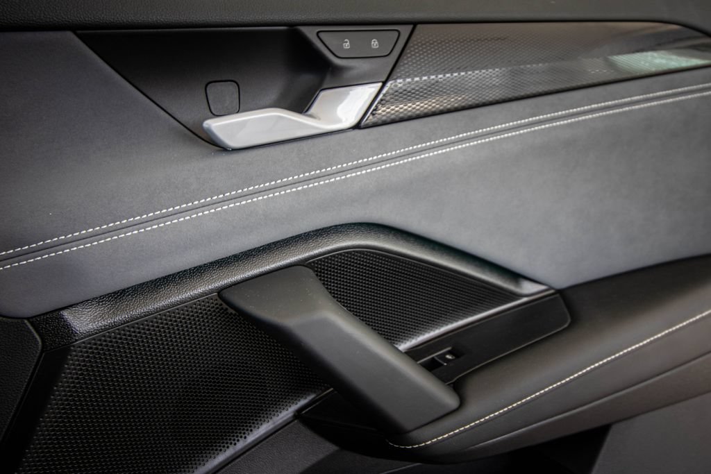 Certified 2025 Volkswagen Tiguan SE R-Line FWD image 20
