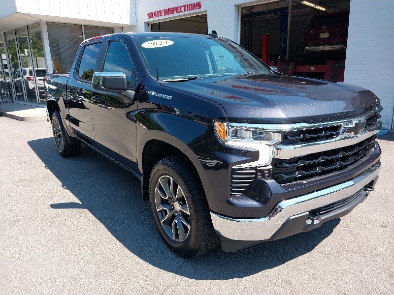 Used 2024 Chevrolet Silverado 1500 LT AWD/4WD image 2