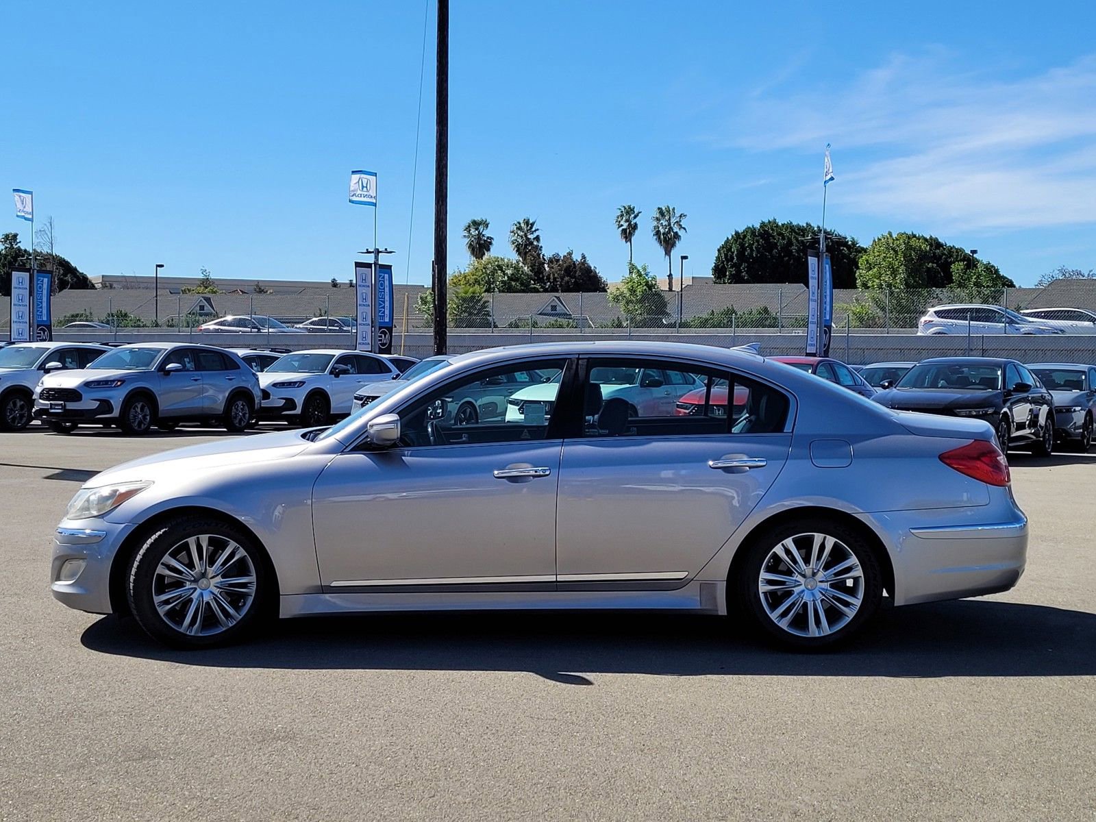 Used 2012 Hyundai Genesis 4.6 image 8