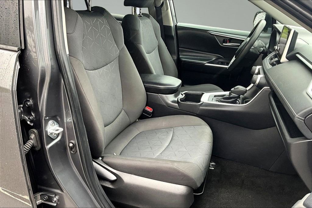 Used 2024 Toyota RAV4 XLE FWD image 27