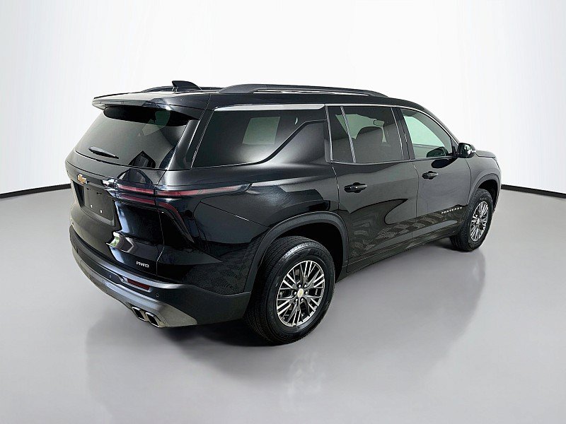 Used 2025 Chevrolet Traverse LT AWD/4WD image 7