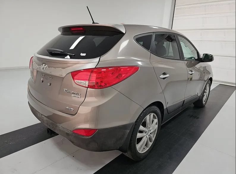 Used 2013 Hyundai Tucson Limited w/ Premium Pkg AWD/4WD image 2