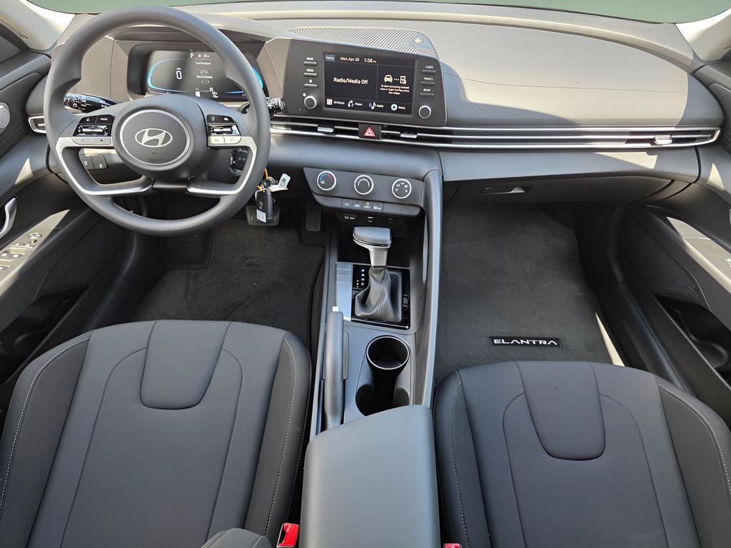 New 2026 Hyundai Elantra SE FWD image 15