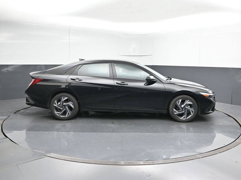 Certified 2025 Hyundai Elantra Sport FWD image 6