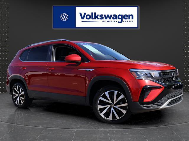 Certified 2022 Volkswagen Taos SE w/ IQ.Drive SE Package image 1