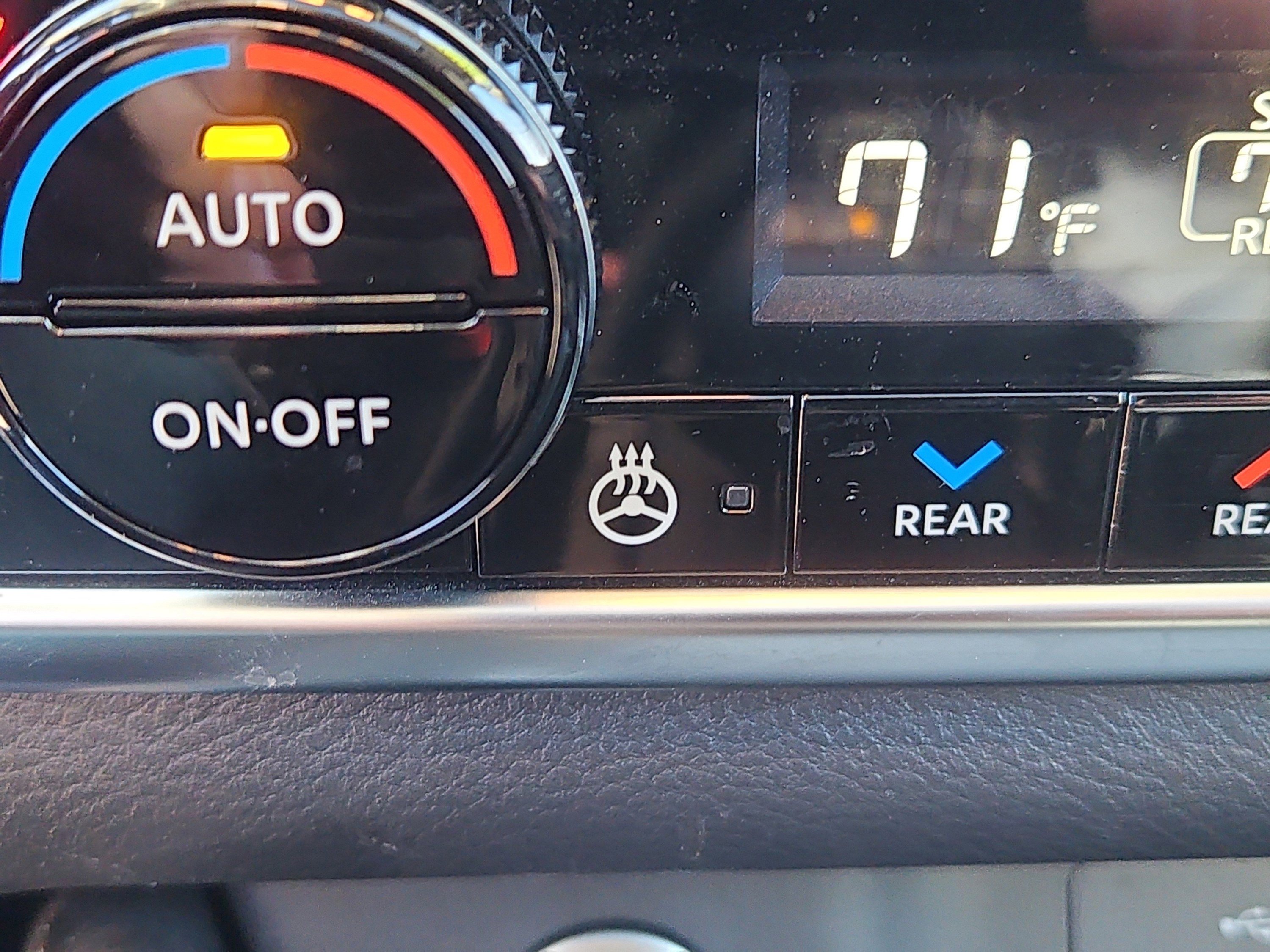 Used 2023 Nissan Rogue SL w/ SL Premium Package image 14