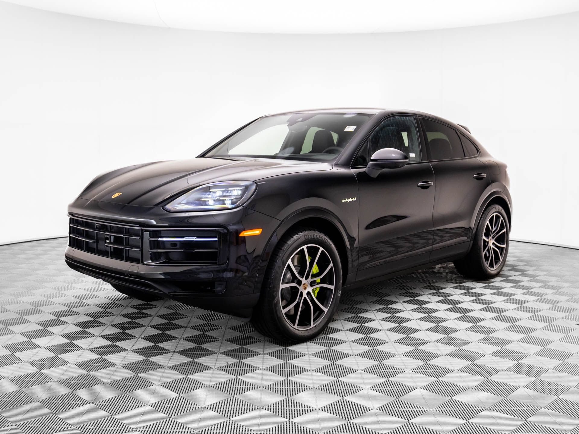 Certified 2025 Porsche Cayenne E-Hybrid Coupe AWD/4WD image 1