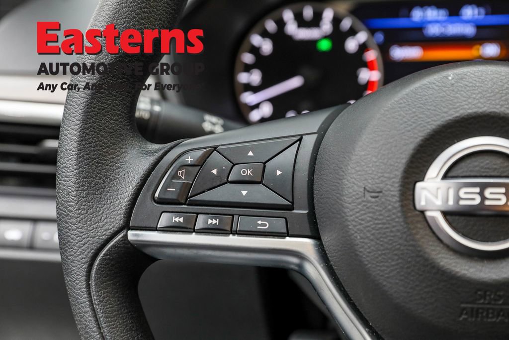 Used 2024 Nissan Altima 2.5 SV image 14