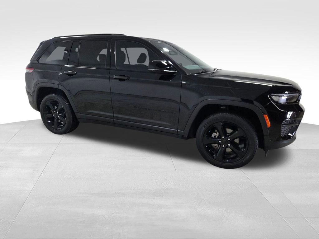 Used 2023 Jeep Grand Cherokee Altitude image 24