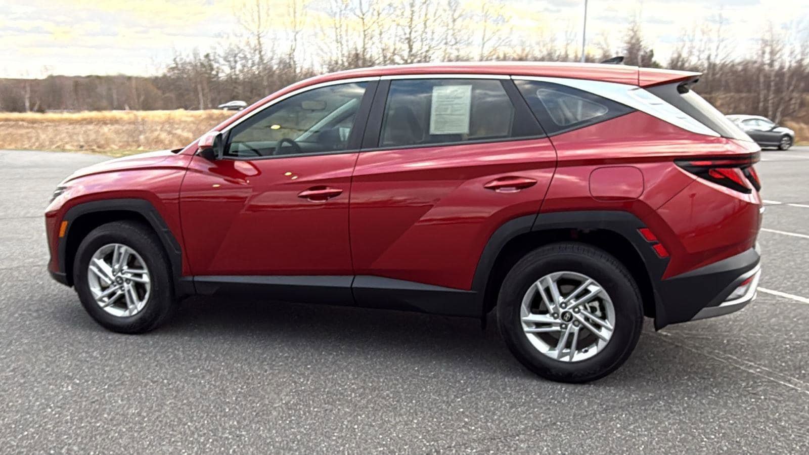 Used 2025 Hyundai Tucson SE image 12