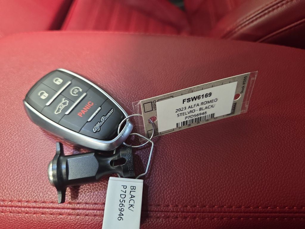 Used 2023 Alfa Romeo Stelvio Veloce AWD/4WD image 34
