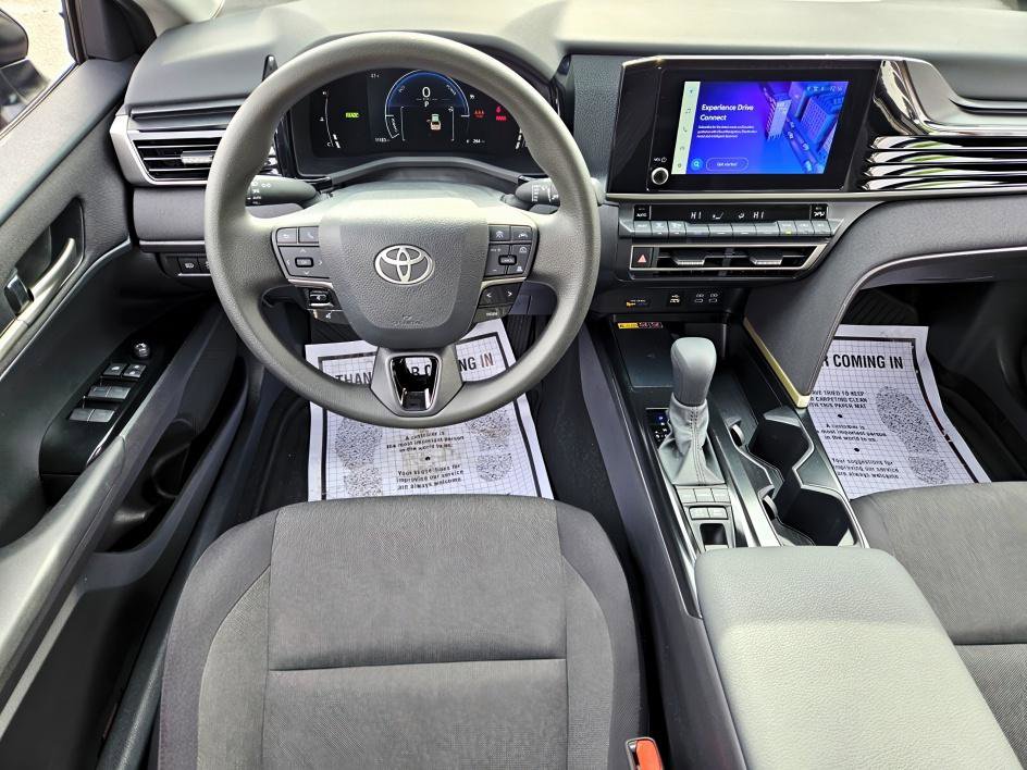 Used 2025 Toyota Camry LE image 9