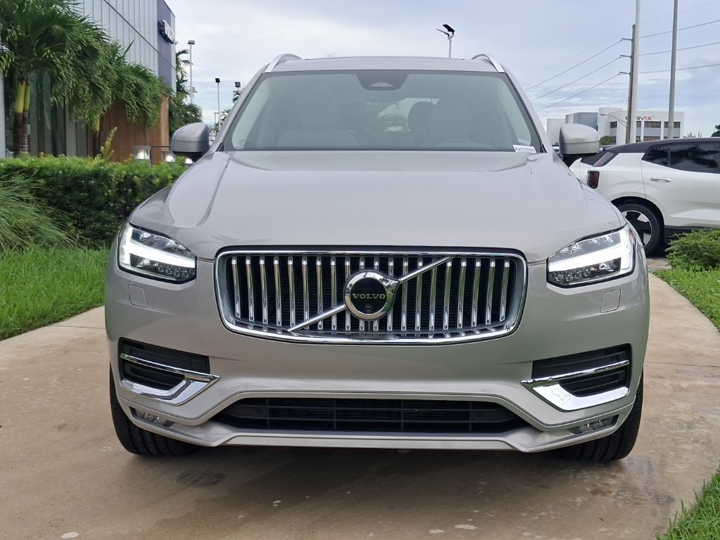 Used 2024 Volvo XC90 B5 Plus w/ Protection Package Premier AWD/4WD image 2