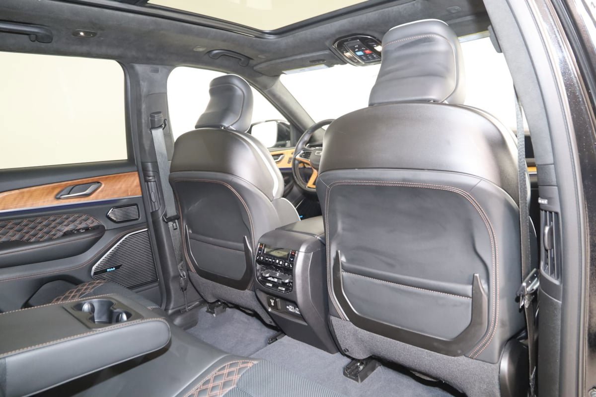 Used 2023 Jeep Grand Cherokee Summit image 19