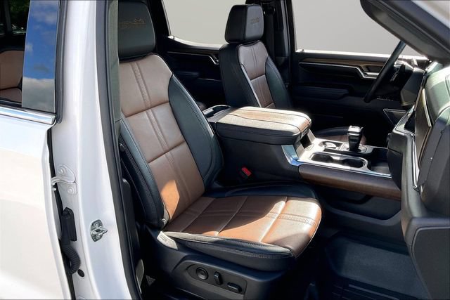 Certified 2024 Chevrolet Silverado 1500 High Country w/ High Country Premium Package AWD/4WD image 7