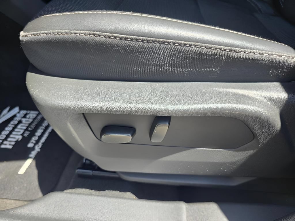 Used 2023 Buick Envision Preferred FWD image 25