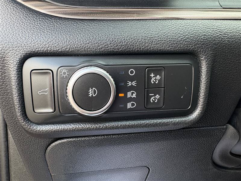 Used 2021 Ford Explorer Limited w/ Equipment Group 301A AWD/4WD image 21