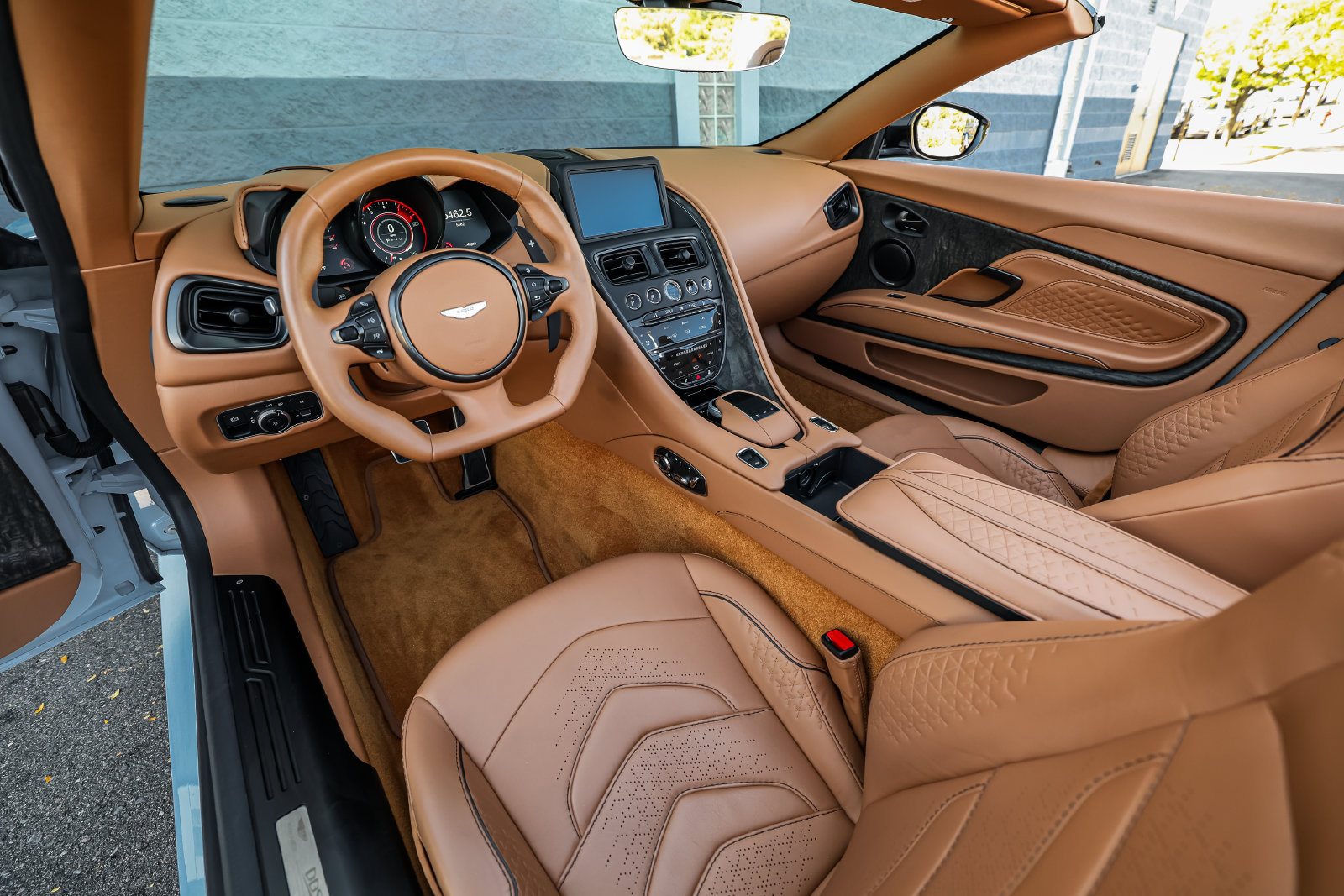 Used 2022 Aston Martin DBS Superleggera Volante RWD image 29