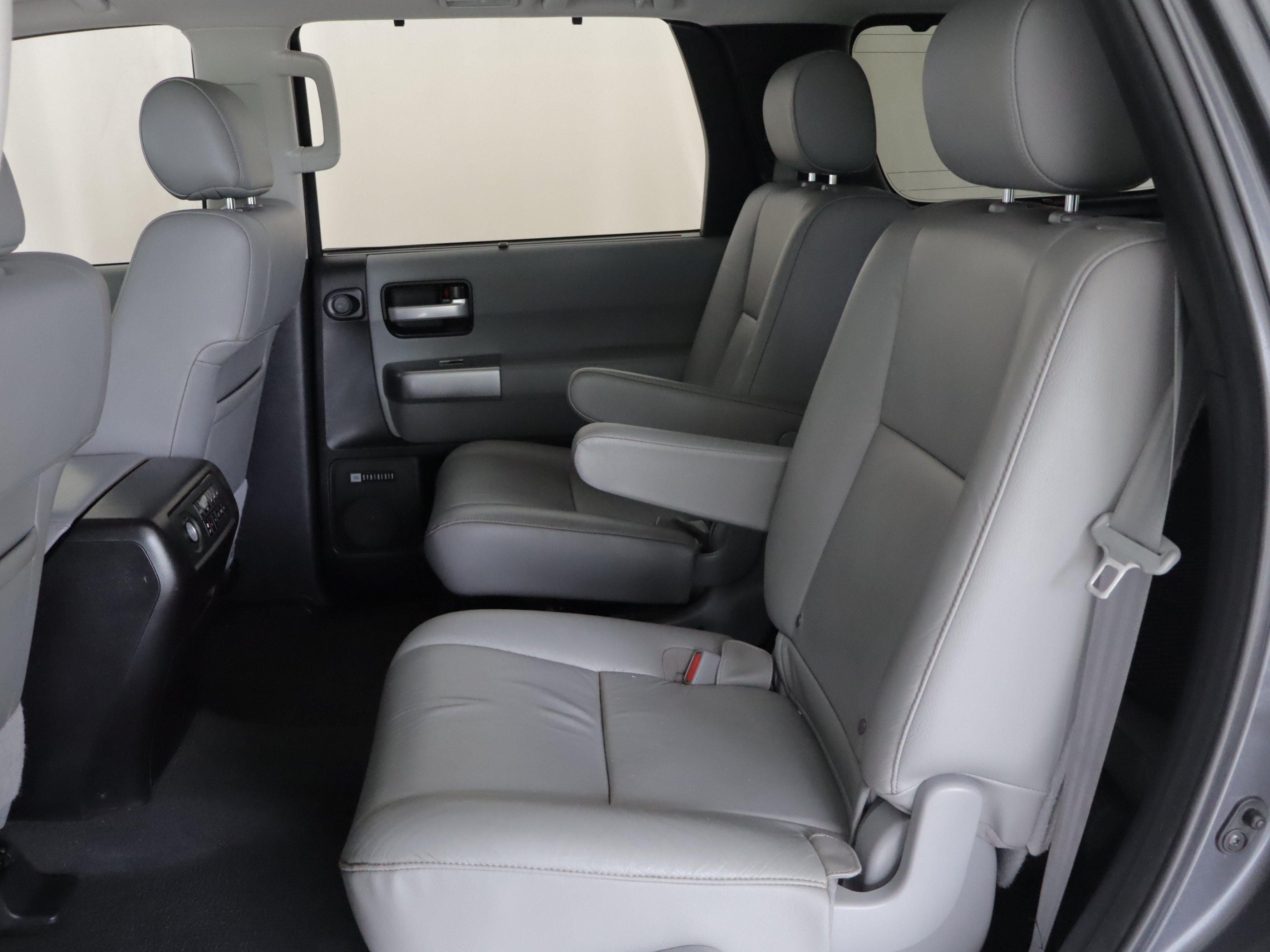 Used 2021 Toyota Sequoia Limited w/ Safety & Convenience Package AWD/4WD image 11