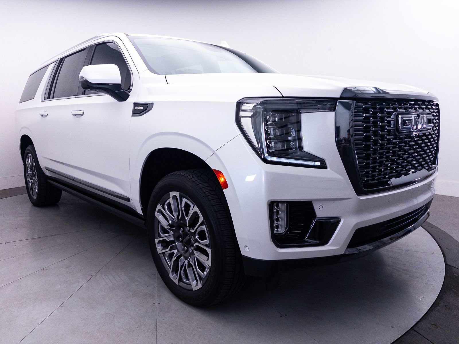 Used 2023 GMC Yukon XL Denali Ultimate AWD/4WD image 21