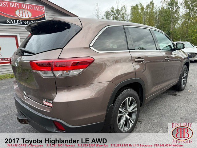Used 2017 Toyota Highlander Plus AWD/4WD image 3