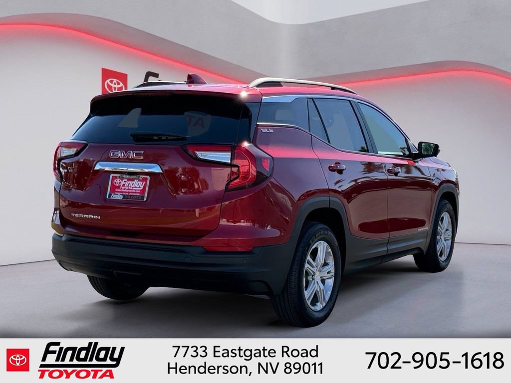 Used 2024 GMC Terrain SLE w/ Driver Convenience Package FWD image 3