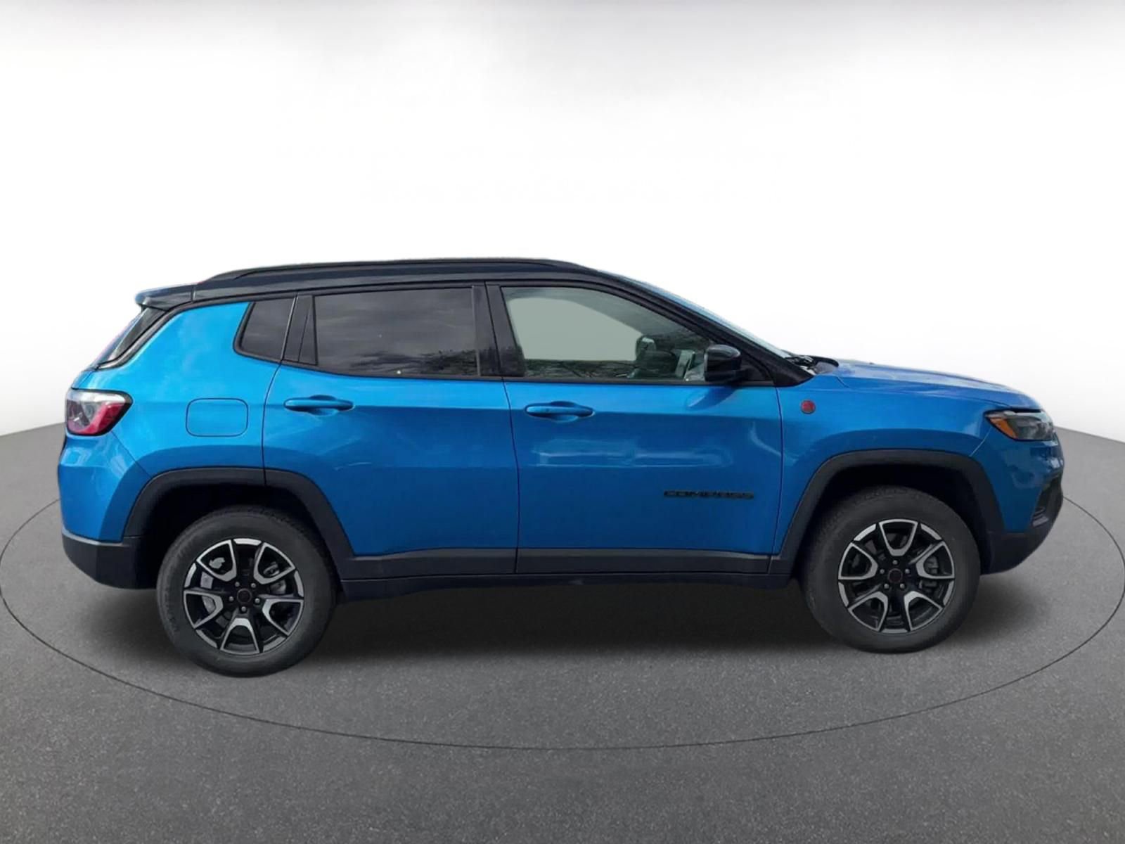 Used 2025 Jeep Compass Trailhawk image 16