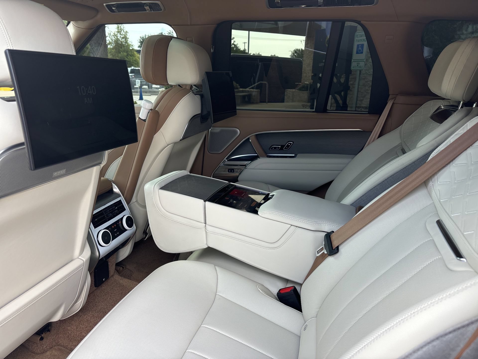 Used 2024 Land Rover Range Rover SV AWD/4WD image 7