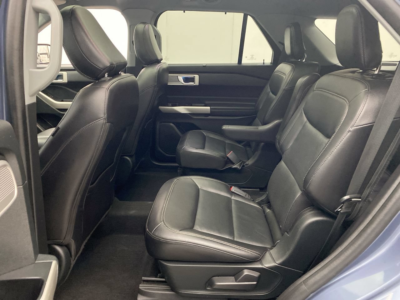 Used 2021 Ford Explorer Limited w/ Equipment Group 301A AWD/4WD image 25