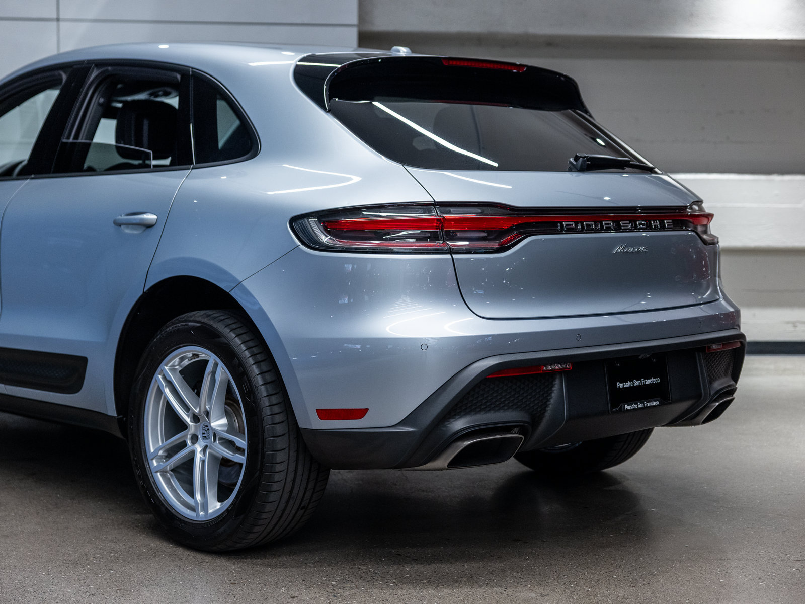 Used 2025 Porsche Macan AWD/4WD image 25