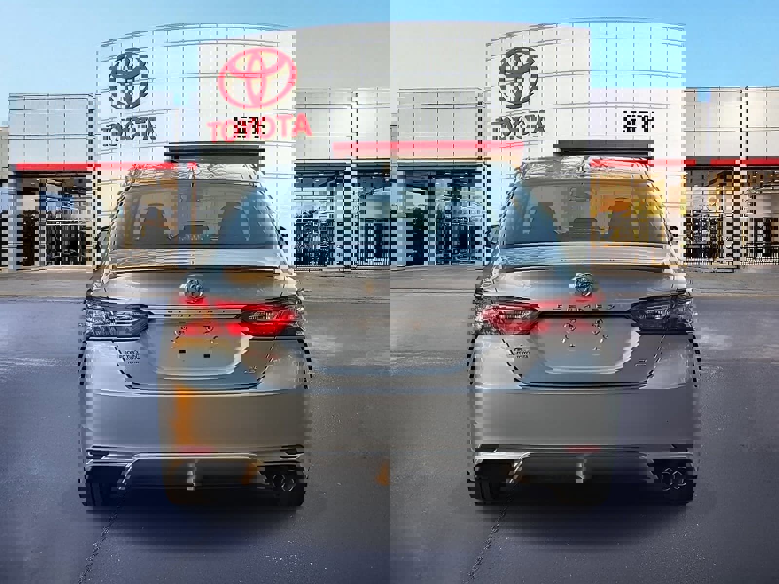 Used 2020 Toyota Camry SE image 6