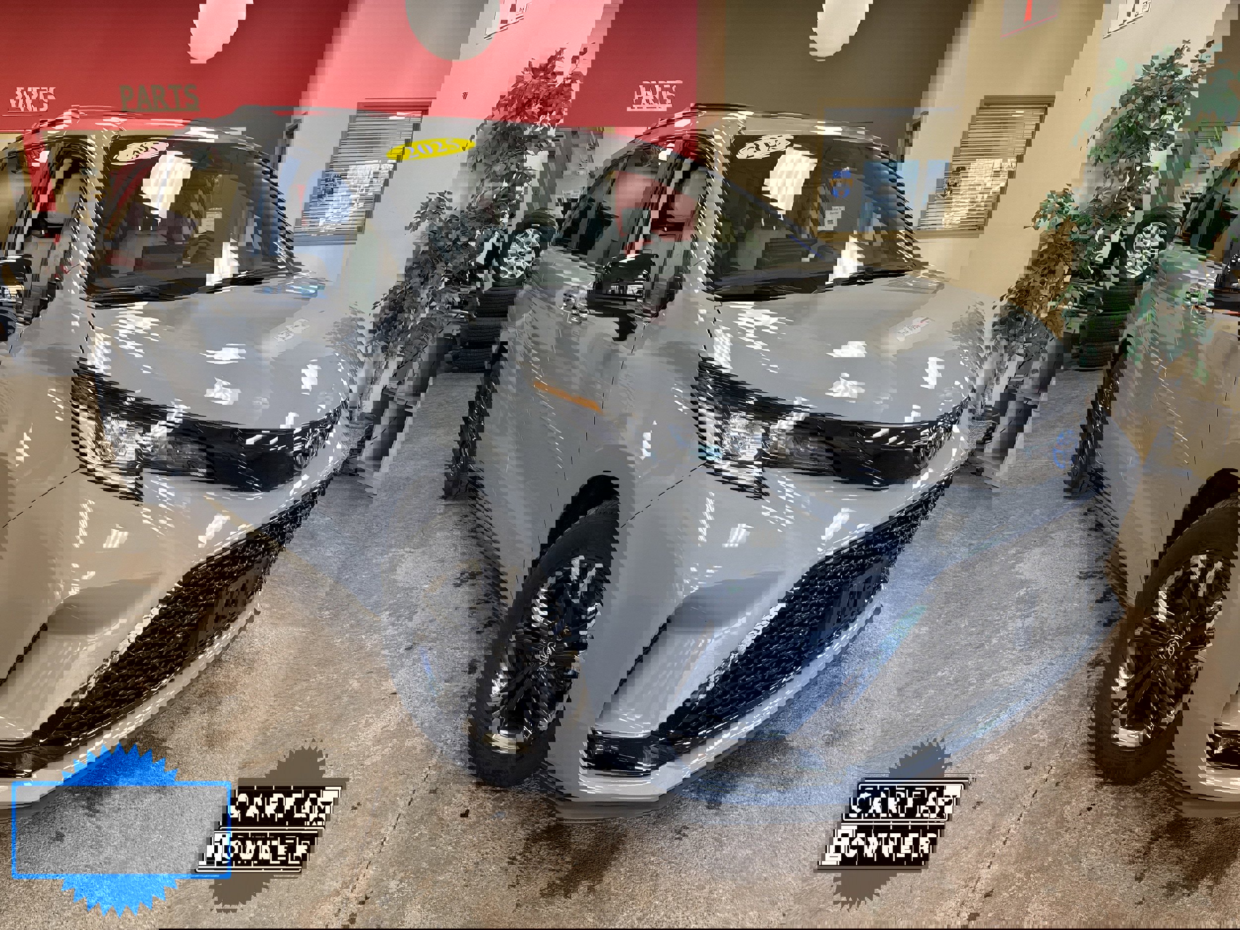 Used 2025 Toyota Sienna XSE w/ XSE Plus Package image 1