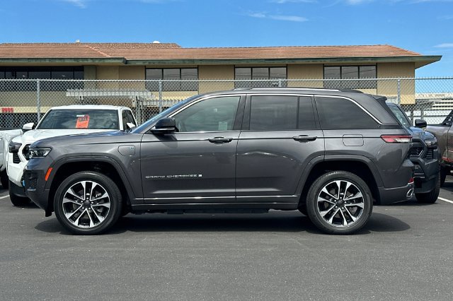 Used 2023 Jeep Grand Cherokee Overland w/ Advanced Protech Group III AWD/4WD image 7