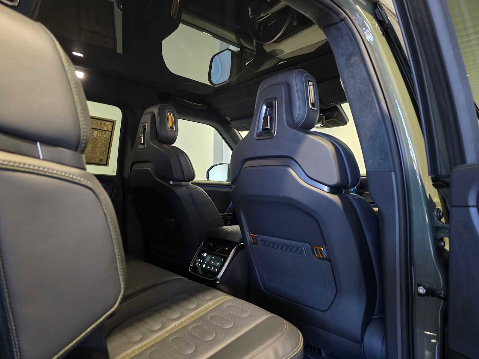 Used 2022 Rivian R1S Launch Edition image 19