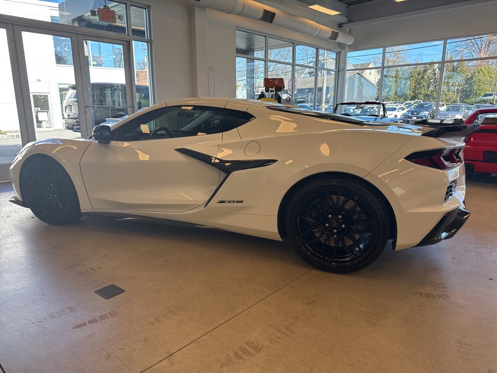 Used 2023 Chevrolet Corvette Z06 w/ Engine Appearance Package image 10