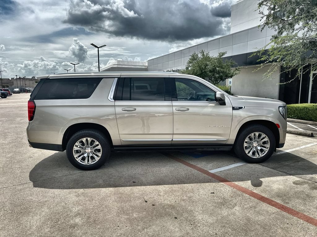 Used 2023 GMC Yukon XL Denali RWD image 10