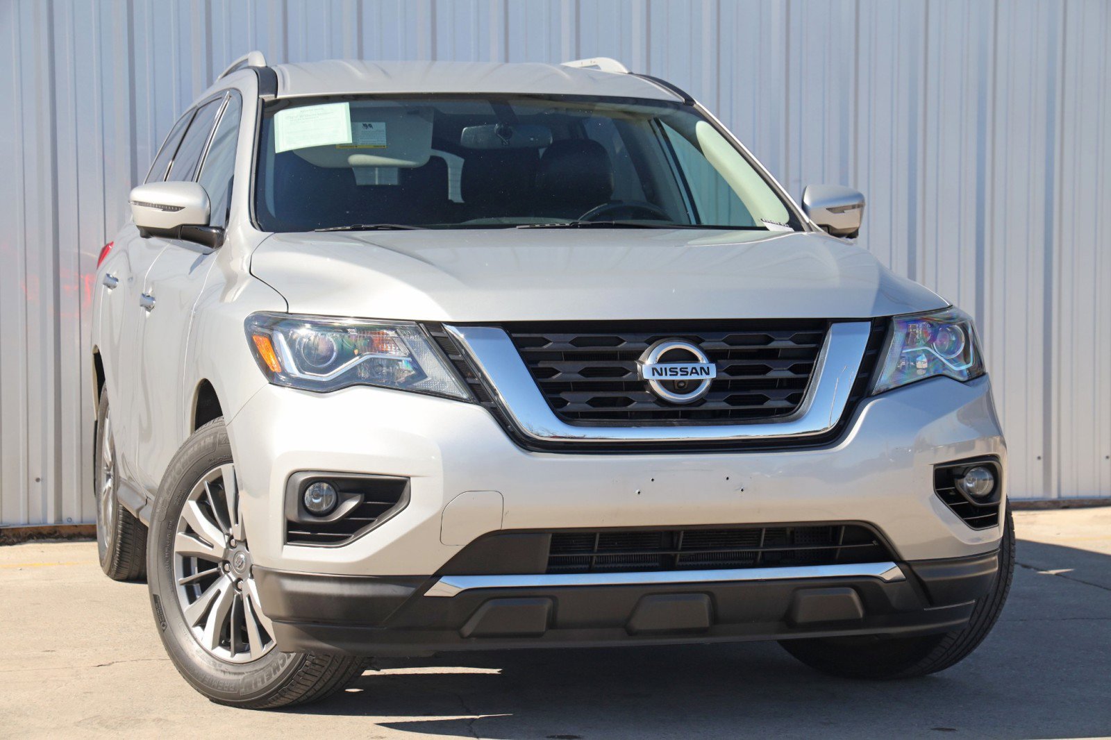 Used 2020 Nissan Pathfinder SL image 2