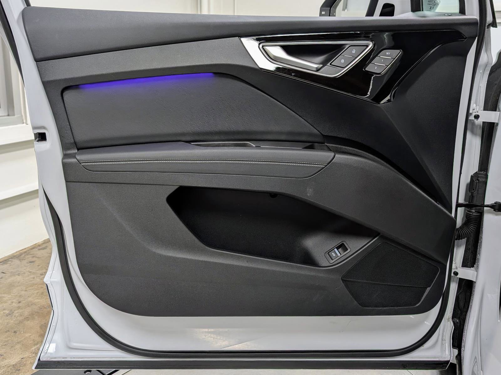 Used 2024 Audi Q4 e-tron Premium Plus image 14