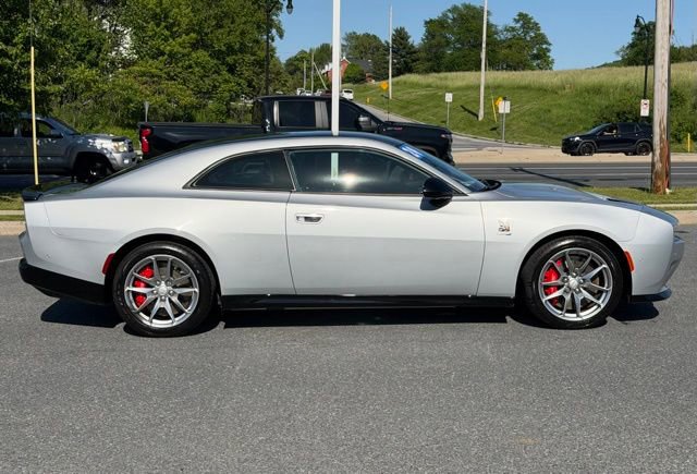 Used 2024 Dodge Charger Daytona Scat Pack w/ Plus Group AWD/4WD image 16