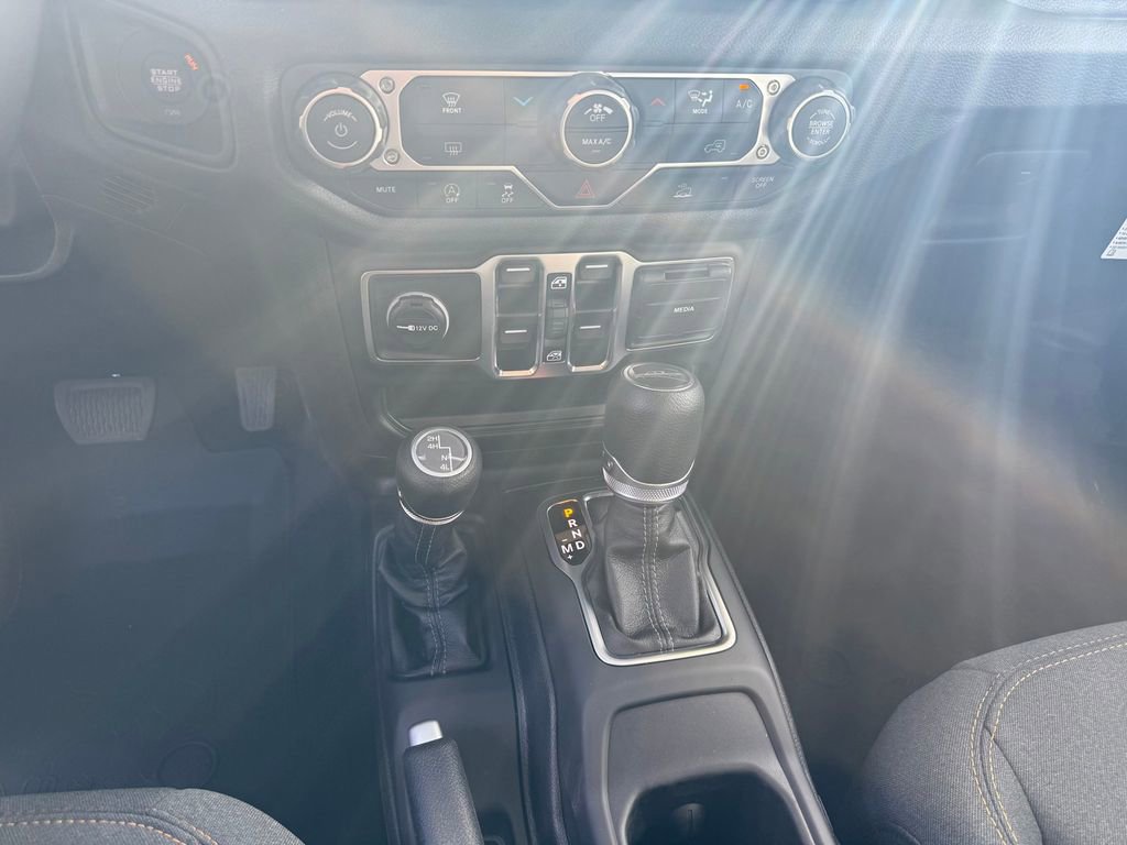 New 2025 Jeep Gladiator Sport image 19