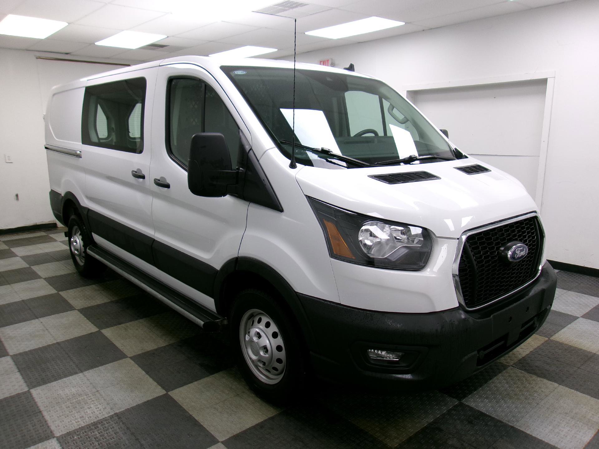 Used 2024 Ford Transit 250 Low Roof AWD w/ Exterior Upgrade Package image 15