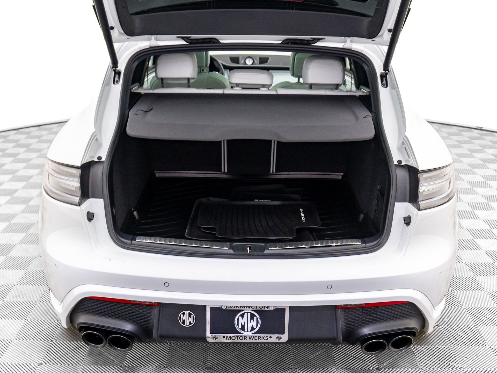 Certified 2024 Porsche Macan GTS image 31